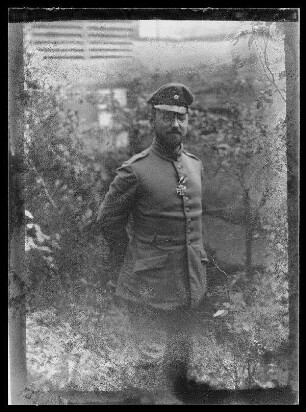 Leutnant Knorr in Péronne (Dep. Somme, Frankreich), 11. Kompanie, mit Eisernem Kreuz