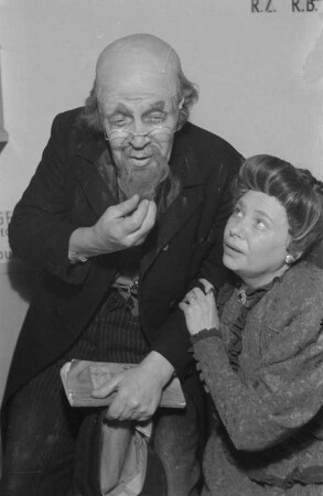 Szenenbilder aus dem Stück "Jegor Bulytschow und die anderen" von Maxim Gorki im Haus der Kultur der Sowjetunion Berlin