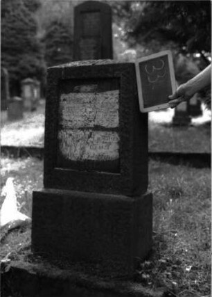 Grabstein 33