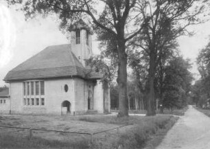 Graupa (Pirna-Graupa), Lindenallee. Pfarrkirche (1902). Ansicht von Nordwest