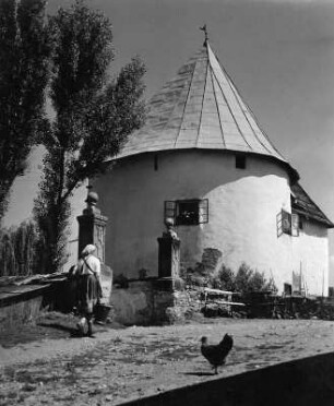 Maria Saal. Propsteipfarr- und Wallfahrtskirche Mariä Himmelfahrt. Turm (1235/1520)