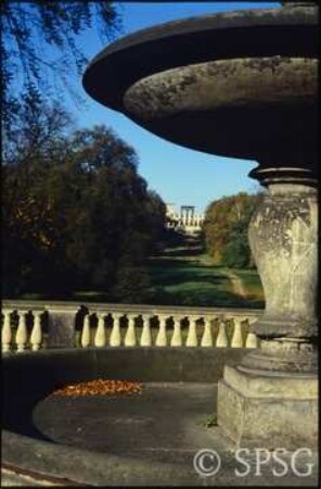Potsdam, Park Sanssouci, Blick von der Viehtränke zum Ruinenberg.