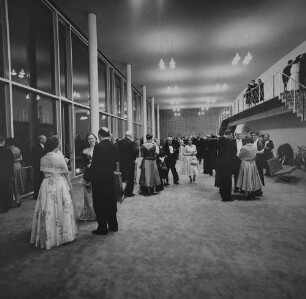 Archivfotografie "mannheim_nationaltheater_menschen_inszenierung_818m"