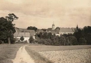 Pfaffroda, Ortsansicht : Schloß von Westen, Vordergrund links: Pfarre