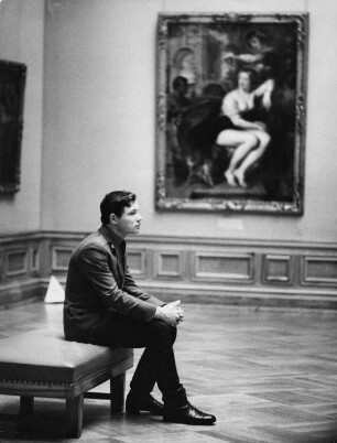 Dresden. Besucher in der Gemäldegalerie Alte Meister