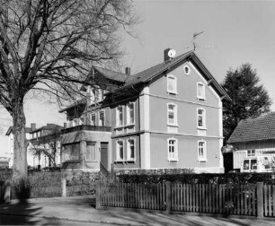 Wohnhaus und Wirtschaftsgebäude; Lauterbach, Schlitzer Straße 2