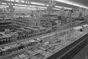 Eröffnung des umgebauten und erweiterten Pfannkuch-Supermarkts in der Schneidemühler Straße