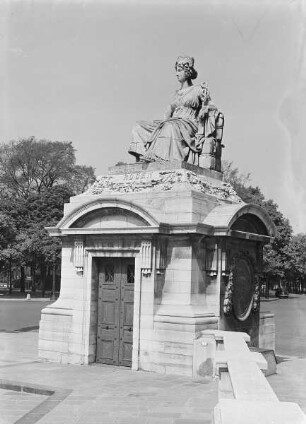Pavillon Statue