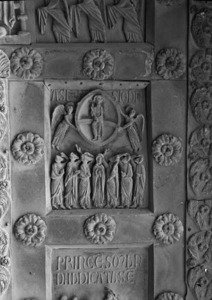 Bronzetür des Westportals — Rechter Flügel, 10. Bildreihe, rechtes Feld: Christi Himmelfahrt