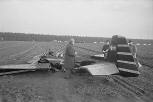 Tödlicher Flugzeugabsturz des Kunstfliegers Otto Lieb.