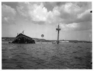 Hebearbeiten im Hafen von Havanna am Wrack der Maine : Weltreisen. Kuba. Hebearbeiten im Hafen von Havanna am Wrack der Maine