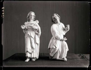Schloßkirche; Hochaltar, zwei Figuren nach der Restaurierung