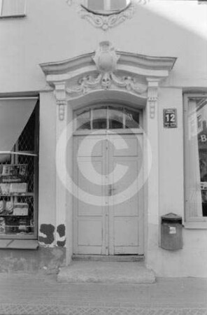 Portal des Geschäftshauses Riharda Vāgnera iela 12 (Große Königstraße) in Riga