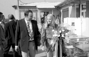 Freiburg: Peggy March, auf dem Flugplatz
