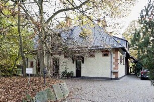 Nebengebäude ehem. Villa Meister (Torhaus, Torbogen und Remisen); Kronberg, Königsteiner Straße 7a, Königsteiner Straße 7b, Königsteiner Straße 7