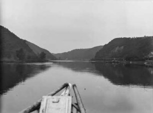 Porta Bohemica : Auf der Elbe in der Landschaft der Porta Bohemica.