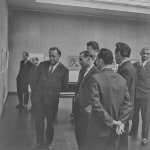 Eröffnung Ausstellung sorbischer Künstler : Bautzen. Ausstellung sorbischer Künstler. Eröffnungsfeier mit Besuchern. Raumaufnahme