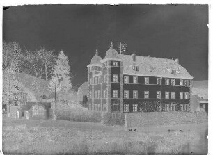 Schutzhafen Gemünden. Das Huttenschloss in Gemünden.