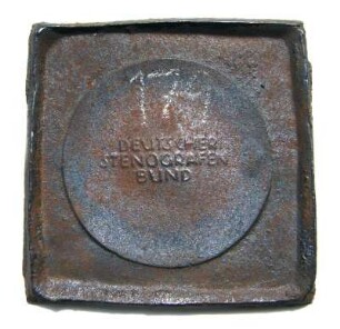 Mater für eine Verdienstmedaille des Deutschen Stenografenbundes : Sammlung Beinhorn. Mater für eine Verdienstmedaille des Deutschen Stenografenbundes. Eisen; Durchmesser 77 mm, Gewicht 216,5 g (nach 1947). Dresden: SLUB R c 0167