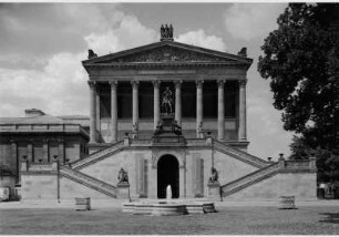 Blick auf den Eingangsbereich der Nationalgalerie