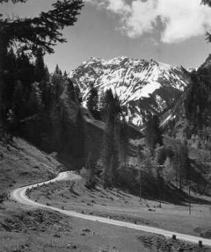 Gebirgsweg (vielleicht in den Allgäuer Alpen)