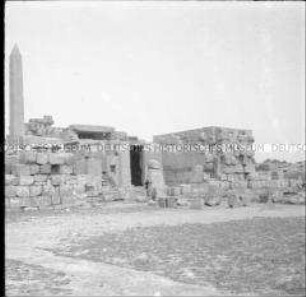 Ruinen einer Tempelanlage, Luxor, Ägypten