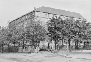 Sorbisches Institut für Lehrerbildung in Bautzen : Bautzen. Sorbisches Insitut für Lehrerbildung, Friedrich-List-Straße. Eckansicht