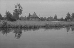 Fährhaus Rothenhusen: Haus und Wachturm im Baum, Ostzone