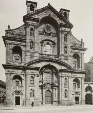 Katholische Stadtpfarrkirche Sankt Martin & Ehemalige Jesuitenkirche zum Namen Jesu und Kolleg