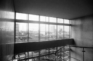 Basel: Treppenhaus mit Industrieblick, bei Sandoz