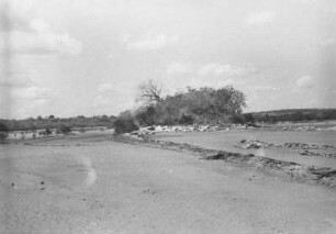 Schichtköpfe : Landschaft mit verfestigtem Flussbett