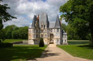 Frankreich. Basse Normandie. Orne. Chateau d O. Wasserschloss. Frührenaissance