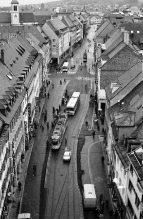 Freiburg: Blick vom Martinstor auf Kaiser-Joseph-Straße nach Umbau Fußgängerzone