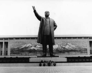 Nordkorea 1982. Kolossalstatue des "Großen Führers" Kim Il Sung im Zentrum der Hauptstadt Pjöngjang
