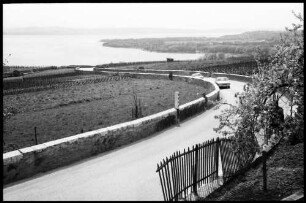 Neuchâtel: Straße zum Neuchâteler See, bei Neuchâtel
