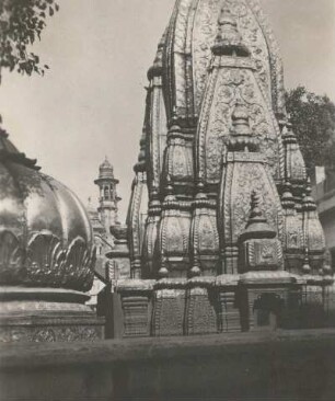 Benares (Varanasi), Indien. "Goldener Tempel" Kashi-Vishwanath-Tempel (1780). Kuppeln und Türme aus vergoldeten Kupferplatten