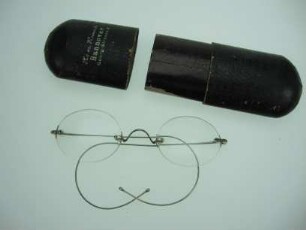 Brille mit Etui