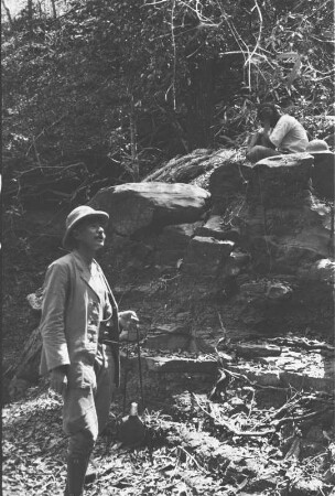 Edwin Hennig im Maimbui-Bach : Expeditionsleiter Edwin Hennig im Flussbett des Maimbui-Bachs.