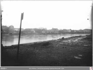 Hochwasser am Mainkai vom Sachsenhäuser Ufer aus
