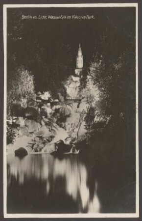 Ansichtskarte Wasserfall im Viktoriapark, Nachtaufnahme