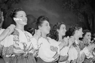 Kulturveranstaltung anlässlich des Internationalen Mädchentags : Mitglieder eines Ensembles