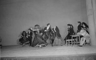 Szenenbilder eines Ballettabends mit den Ballettstücken "Goya-Suite", "Der Dreispitz" von Manuel de Falla und "Spanische Tänze" an der Komischen Oper Berlin : Szenenbild