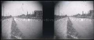 Kanal mit Schiff und Fabrik bei Vitry