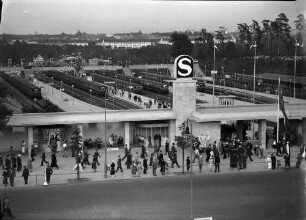 Berlin: Reichssportfeld; S-Bahnsteige vom Stadion-Kaffee