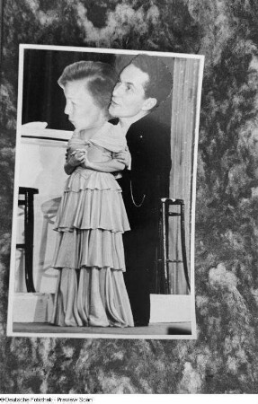 Fotomontage mit Frauen- und Männerkopf