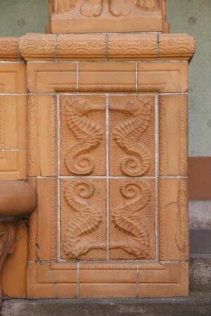 Terrakottaverkleidungen der Arkade — Postament