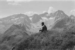Portrait : Portrait eines Mannes vor einem Alpenpanorama.