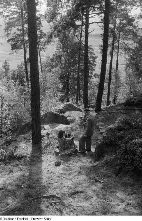Zwei Wanderer während einer Rast (links Renate Rössing)