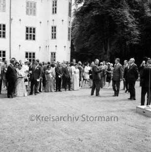 Diplomaten beim Besuch des Schlossmuseums: Empfang durch Ministerpräsident Helmut Lemke, stellvertretenden Bürgervorsteher Heinz Beusen, Bürgermeister Manfred Samusch