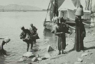 Ägypten, Luxor, Wasserträger am Nil in Luxor